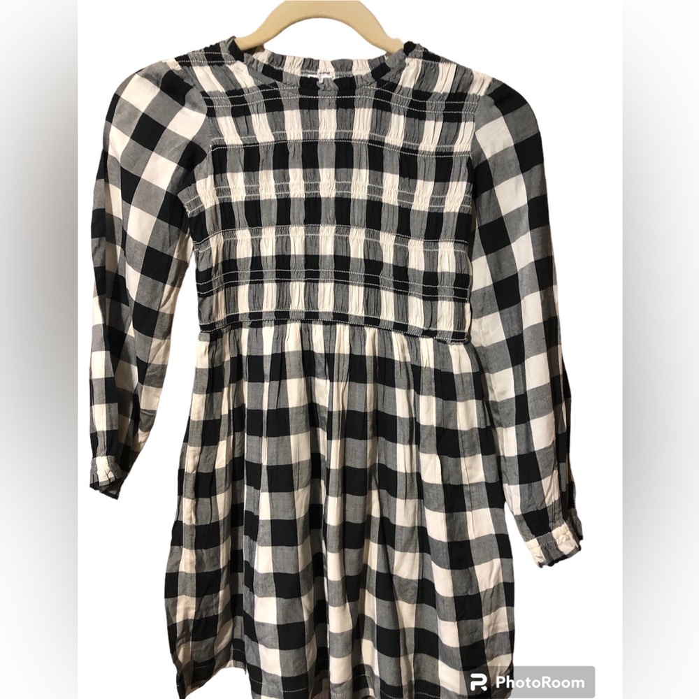 5/$25  Hanna Andersson Black Buffalo Plaid Smocked Dress in Girls US size 8.